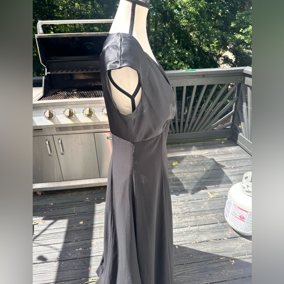 Black Modest Performance Dress, size L/8 - Picture 4 of 5